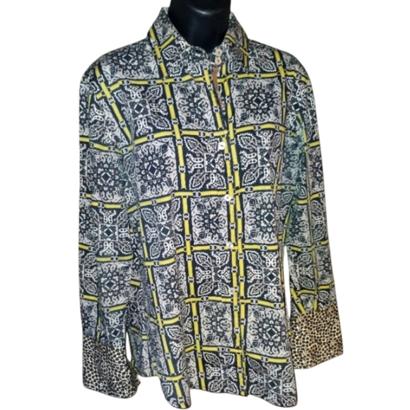 Tizzie Tops - Tizzie blouse size M, black, white and yellow button down leopard accents